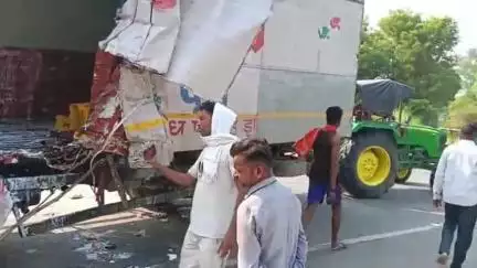 देेेवरिया: रुद्रपुर रोड वनसपति के पास खड़ी ट्रक में दुग्ध वाहन ने मारी ठोकर, चालक गंभीर घायल