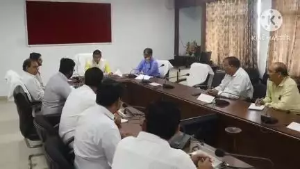 आगर: आगर में पिछड़ा वर्ग कल्याण को लेकर भुवन भूषण कमल ने ली बैठक, हर जरूरतमंद तक योजनाओं का लाभ पहुंचाने का दिया निर्देश