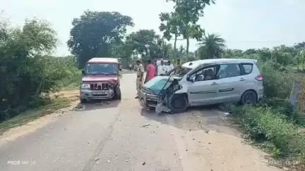 మనోహరాబాద్: వెంకటాయపల్లి వద్ద బొలెరో వాహనాన్ని డీ కొట్టిన ఎర్టిగా కారు, ముగ్గురికి గాయాలు
