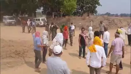 कुटुंबा: चिंतावन बिगहा में बिहार-झारखंड के किसान यूनियन प्रभारी ने किसानों के साथ की बैठक, सड़क से लेकर न्यायालय तक लड़ेंगे लड़ाई