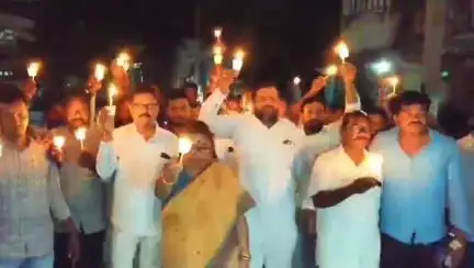 శ్రీకాకుళం: అహ్మదాబాద్ విమాన ప్రమాద ఘటనలో మృతి చెందిన వారికి సంతాపం తెలుపుతూ ర్యాలీ నిర్వహించిన మాజీ ఎమ్మెల్యే  గుండా లక్మీదేవి