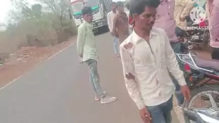 पिछोर: ग्राम बघरवारा बस स्टैंड पर मोटरसाइकिल चालक ने बाइक को मारी टक्कर, बड़ा हादसा टला