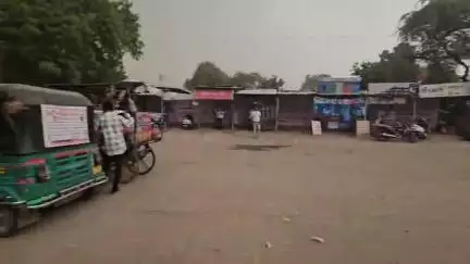 મહેમદાવાદ: નગરમાં ગરમીને લઈને નગરજનો ત્રાહિમામ પોકારી ગયા હતા, ત્યારે અચાનકજ વાવાઝોડા સાથે વરસાદ વરસતા નગરજનોએ લીધો રાહતનો શ્વાસ