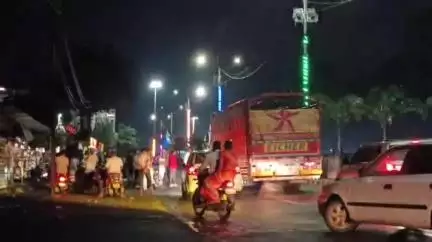 बुलढाणा: गौरक्षकांनी म्हशींची वाहतूक करणारे वाहन संगम चौकाजवळ पकडले,तिघां विरुद्ध शहर ठाण्यात गुन्हा दाखल