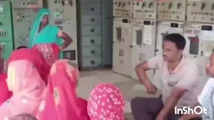 मधवापुर: साहरघाट स्थित पावर सबस्टेशन में बैरवा वार्ड 12 के महिलाओं ने बिजली को लेकर जमकर किया हंगामा व प्रदर्शन#jansamsya