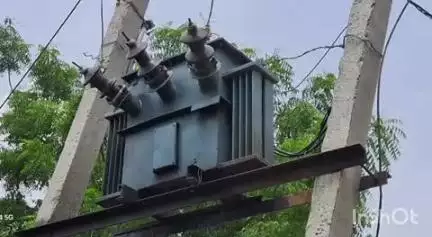 कुंडा: कुंडा तहसील के ग्राम सांभरपुर में एक सप्ताह के भीतर दूसरी बार जला 25 केवीए का ट्रांसफॉर्मर, लोग परेशान