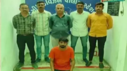 ભરૂચ: ભરૂચ શહેર સી ડીવીઝન પોલીસે તુલસીધામ ઈન્દ્રપ્રસ્થ કોમ્પલેક્ષ સામે બનેલ ચેઈન સ્નેચીંગના ગુનામાં વોન્ટેડ આરોપીને ઝડપી લીધો