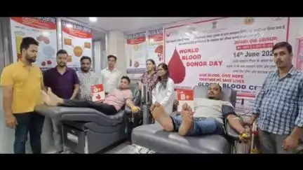 दुमका: विश्व रक्तदान दिवस पर दुमका के ग्लोकल ब्लड सेंटर में रक्तदान शिविर आयोजित
