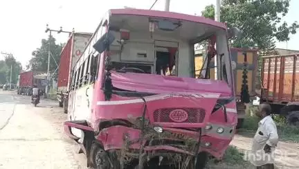 बाजपुर: NH-74 पर श्रमिकों से भरी तेज रफ्तार प्राइवेट बस दुर्घटनाग्रस्त, 32 श्रमिक घायल, 14 को अस्पताल में भर्ती