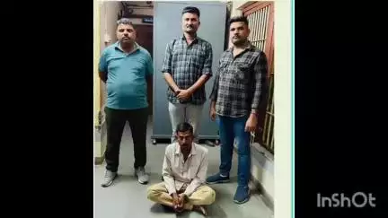 પેરોલ ફર્લો સ્કોડ પોલીસે સાબરકાંઠા ના બરવાવ ગામની સીમમાંથી 1વર્ષથી અપહરણ તેમજ પોકસોના ગુનામાં ફરાર આરોપીને ઝડપી પાડ્યો