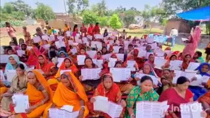 बांका: राजघाट गांव में महिला संवाद कार्यक्रम आयोजित, महिलाओं ने गांव की समस्याओं को दूर करने की मांग की