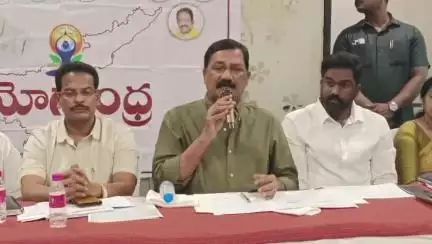 భీమిలి: వి కన్వెన్షన్ హాల్లో యోగాంద్రపై అధికారులతో సమీక్ష సమావేశం నిర్వహించిన భీమిలి ఎమ్మెల్యే గంటా శ్రీనివాస్ రావు