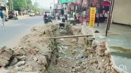 आनंदपुरी: आनंदपुरी कस्बे में नाली निर्माण का कार्य अधूरा, हादसे को दे रहा है न्योता