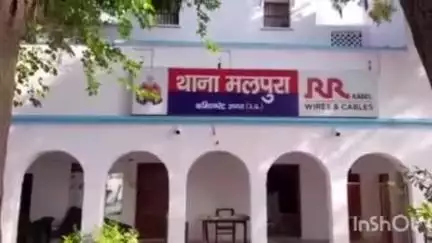 आगरा: पोक्सो एक्ट के मामले में आरोपी अभियुक्त को बमडम चौराहे के पास से गिरफ्तार किया गया