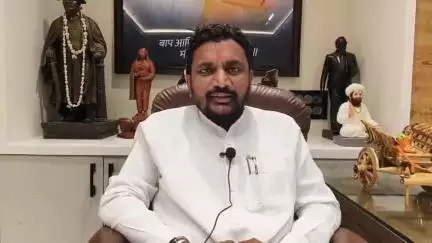 अकोला: विरोधी पक्षातील आमदारांची अवस्था पंख नसलेल्या पक्षांप्रमाणे असते,अशीच अवस्था श.प गटातील आमदारांची आमदार मिटकरी