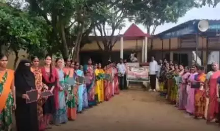 లింగంపేట్: లింగంపేటలో ఐకెపి ఆధ్వర్యంలో అమ్మకు అక్షరాభ్యాస కార్యక్రమం