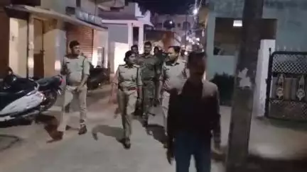 बालाघाट: नगर क्षेत्र में पुलिस अधिकारियों का पैदल भ्रमण, संदिग्ध गतिविधियों पर कड़ी नजर