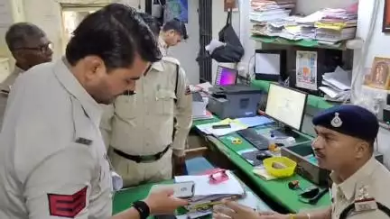 मंदसौर: जिला न्यायालय परिसर में दो लोगों ने फरियादी के साथ मामूली बात पर की मारपीट, पुलिस ने मामला दर्ज किया