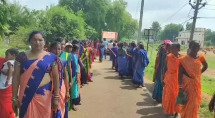 ରାୟଗଡା: କୋଲନରା ବ୍ଳକର ଭୋଇମଡା ଓ କାଟିକଣା ଗ୍ରାମପଞ୍ଚାୟତ କାର୍ଯ୍ୟାଳୟ ପରିସରରେ ବିକାଶ ବାହାନ କାର୍ଯ୍ୟକ୍ରମ ଅନୁଷ୍ଠିତ