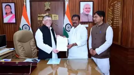 मांडर: कांग्रेस के कार्यकारी अध्यक्ष बंधु तिर्की ने राज्यपाल संतोष कुमार गंगवार से मुलाकात की