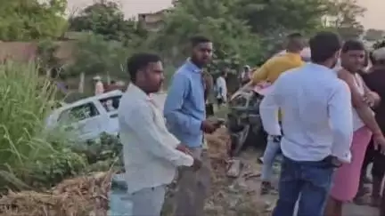 सैदपुर: महरूमपुर में चालक को झपकी आने से उड़ती कार दूसरी कार पर गिरी, दवा लेकर आ रही मां की मौत, बेटा सहित 4 की हालत गंभीर