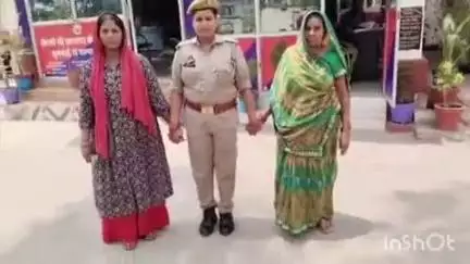 मार्टिनगंज: बरदह पुलिस ने आत्महत्या के लिए उकसाने वाली दो वांछित अभियुक्ताओं को लल्लूगंज चौराहे से किया गिरफ्तार