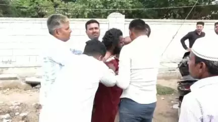 ಕೋಲಾರ: ನಗರದ ಕ್ಲಾಕ್  ಟವರ್ ಬಳಿಯಿರುವ  ಈದ್ಗಾ ಮೈದಾನ ಸಮೀಪ ಫೈನಾನ್ಸ್ ಕಂಪನಿಗೆ 6 ಲಕ್ಷ ವಂಚಿಸಿದ ರೆಹಮಾನ್ ಬಂಧನ #localissue