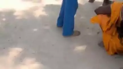 हंडिया: ट्रक ने बाइक सवार को मारी टक्कर, आई चोट, मौजूद लोगों ने अस्पताल भेजा