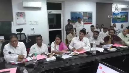 रायगढ़: कलेक्ट्रेट सभाकक्ष में रेडक्रॉस द्वारा संचालित भवनों के जीर्णोद्धार कार्यों को पूरा करने का दिया गया निर्देश