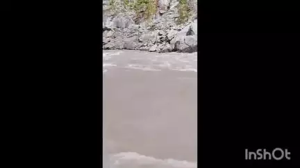 मंडी: मंडी में उफनती ब्यास नदी में जलरक्षकों की बहादुरी, तेज बहाव में भी पानी सप्लाई बहाल करने में जुटे कर्मचारी, वीडियो वायरल