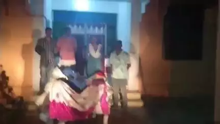 ବରଗଡ: ସ୍କୁଟିରେ ମଦ ପରିବହନ କରୁଥିବା ସମୟରେ ଅମ୍ବାପାଳି ଛକରେ 2 ଜଣଙ୍କୁ କାବୁ କଲା ଅବକାରୀ ବିଭାଗ