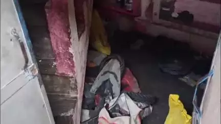 छतरपुर नगर: टौरिया मोहल्ले में चोर को मोहल्ले वासियों ने पकड़कर पुलिस के हवाले किया