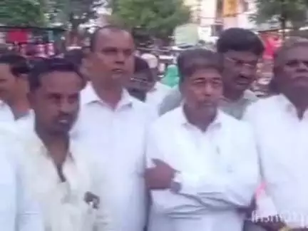 ಚಿಟಗುಪ್ಪ: ವಿಮಾನ ದುರಂತದಲ್ಲಿ ಮೃತಪಟ್ಟವರ ಆತ್ಮಕ್ಕೆ ಶಾಂತಿ ಕೋರಿ ಪಟ್ಟಣದಲ್ಲಿ ನಾಗರಿಕ ಸಮಿತಿ ವತಿಯಿಂದ ಶ್ರದ್ಧಾಂಜಲಿ