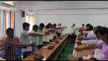 शिकारीपाड़ा: विश्व रक्तदान दिवस पर शिकारीपाड़ा प्रखंड सभागार में शपथ ग्रहण कार्यक्रम का आयोजन किया गया