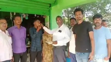 चन्द्रपुरा: धनबाद जिले में मैट्रिक परीक्षा में छठा स्थान पाने पर खलचो में विशाल कुमार महतो सम्मानित