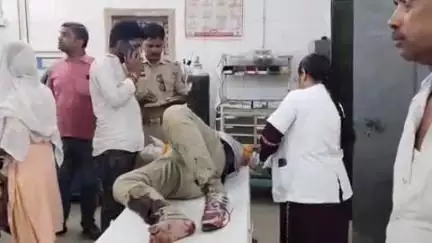 चंदौली: मचिया समीप अनियंत्रित कार ने बाइक को मारी टक्कर, एक युवक की हालत गंभीर, दूसरे को आई मामूली चोट