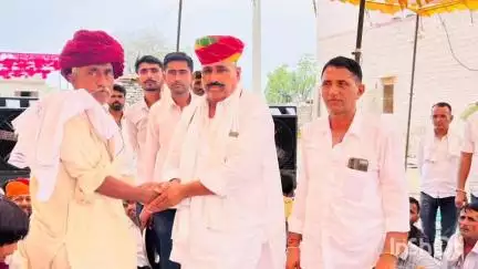 खींवसर: खींवसर के नागड़ी ग्राम में देवासी परिवार ने विधायक रेवतराम डांगा का किया स्वागत