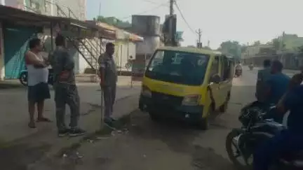 सारठ: मधुपुर मार्ग पर शांति चौक के पास स्कूल वैन की टक्कर से मोपेड सवार वृद्ध घायल, पुलिस ने सीएचसी पहुंचाया, देवघर रेफर