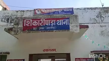 शिकारीपाड़ा: लोड़ी पहाड़ी के पास सड़क दुर्घटना में मरे दोनों युवकों का पोस्टमार्टम कराया गया