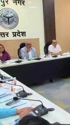 कानपुर: जिलाधिकारी जितेंद्र प्रताप सिंह ने नवीन सभागार में निर्माण कार्य और सीएम डैशबोर्ड विकास कार्यों की मासिक समीक्षा बैठक की