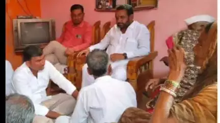 मेहकर: देऊळगाव साकर्शा, पारखेड,मोहना येथे माजी आमदार डॉक्टर संजय  रायमुलकर यांची सांत्वन पर भेट