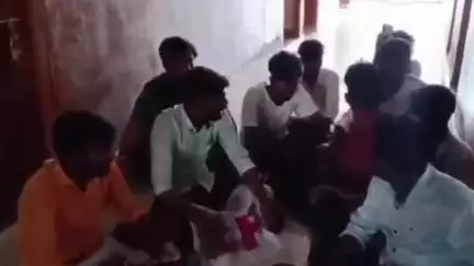 చౌటుప్పల్: చౌటుప్పలోని నారాయణ పాఠశాల పై చర్యలు తీసుకోవాలని ఎస్ఎఫ్ఐ నాయకులు ధర్నా