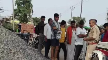 मनेर: गोरैया स्थान गांव के पास सड़क किनारे से पुलिस ने एक अज्ञात व्यक्ति का शव बरामद किया