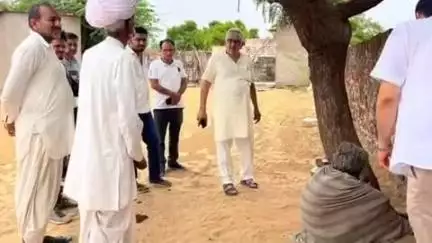 सिणधरी: हरमलपुरा गांव में मानसिक रूप से पीड़ित केसाराम के पास पहुँचा प्रशासन, विधायक हमीर सिंह भायल ने भी लिया संज्ञान