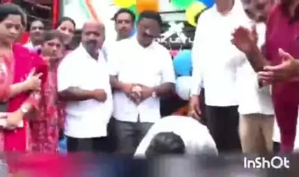 कुडाळ: कुडाळ एस. टी. बस आगारासाठी दाखल झालेल्या पाच लालपरी बसचा आम. निलेश राणे यांच्या हस्ते झाले लोकार्पण