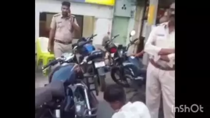 सिरोंज: छतरी चौराहे पर यातायात पुलिस ने दोपहिया वाहनों से निकाले तेज आवाज वाले साइलेंसर व किए चालान