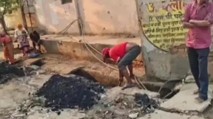 टेमर में बरसात से पहले नालियों की सफाई शुरू