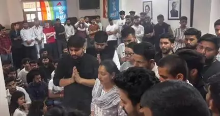 शिमला शहरी: एनएसयूआई के पदाधिकारियों व कार्यकर्ताओं ने कांग्रेस कार्यालय शिमला में कार्तिक के आकस्मिक निधन पर गहरा दुःख प्रकट किया
