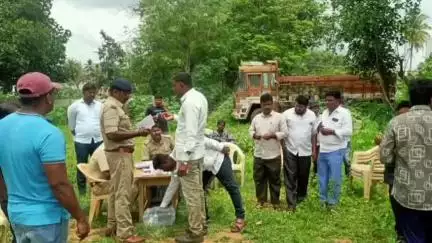 ಕುಣಿಗಲ್: ಕುಣಿಗಲ್ ಪೊಲೀಸ್ ಠಾಣೆ ಮುಂಭಾಗದಲ್ಲಿದ್ದ ವಾಹನಗಳ ಹರಾಜು