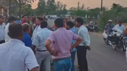 देवसर: भारतीय मजदूर संघ जेपी इकाई निगरी का अधिवेशन सम्पन्न, शशिपाल कार्यकारणी भंग करने पहुंचे, मजदूरों ने किया विरोध